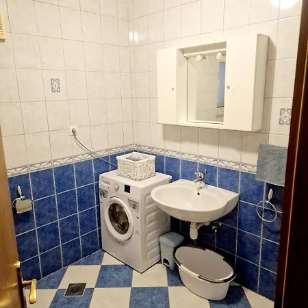 Drive & דירה קורצולה